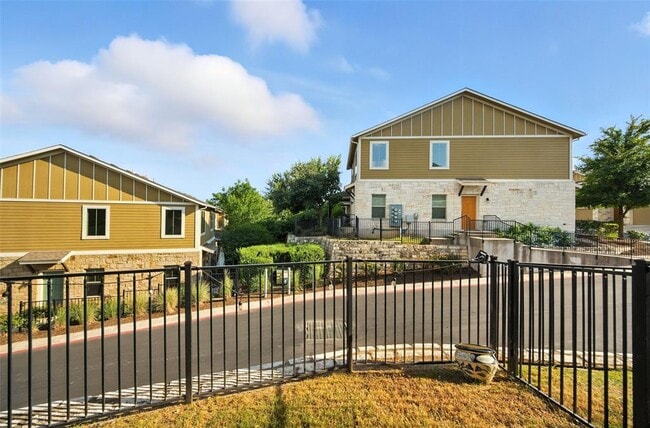Building Photo - 516 E Slaughter Ln