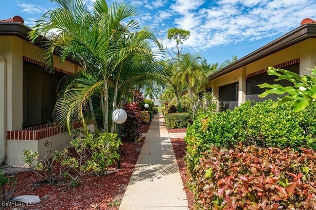 Building Photo - 2009 Pine Isle Ln