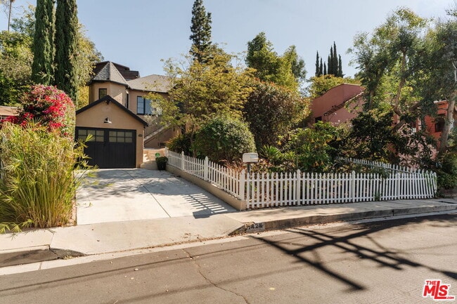 Building Photo - 1428 Holbrook St