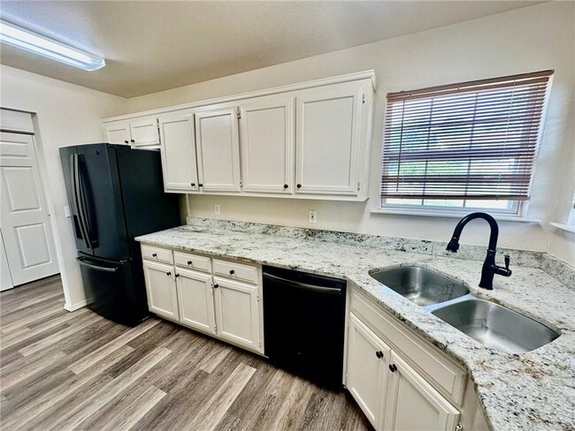 Building Photo - 14902 Dutchmans Dr