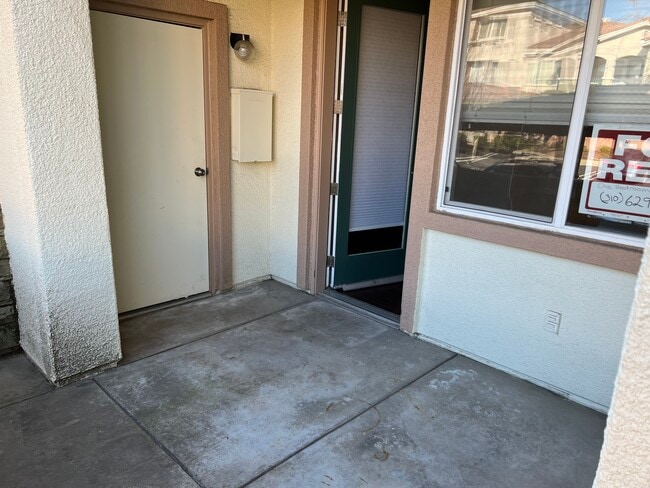 Building Photo - 1501 Secret Ravine Pky