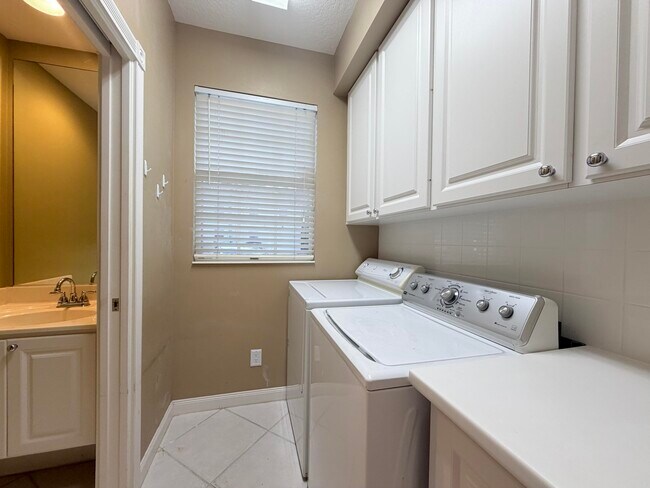 Building Photo - 2205 Telogia Ct