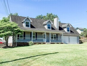 Building Photo - Charming Cape Cod in Halls