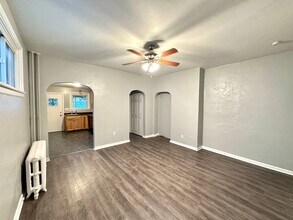 Building Photo - Charming 2 Bed, 1.5 Bath w/ Bonus Space in...