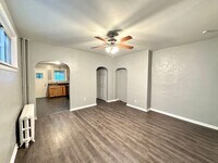 Building Photo - Charming 2 Bed, 1.5 Bath w/ Bonus Space in...