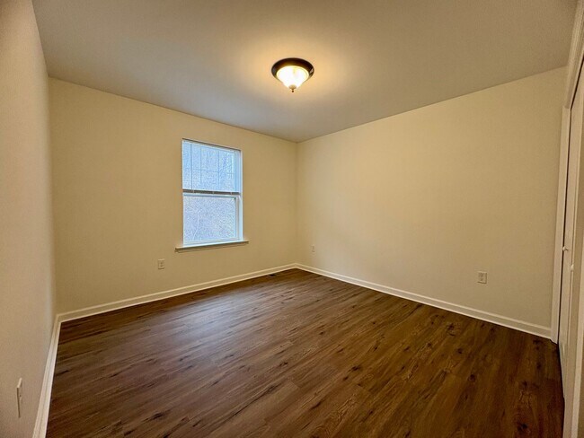 Building Photo - 3 Bedroom 2.5 Bathroom Townhome in Mechanicsburg!