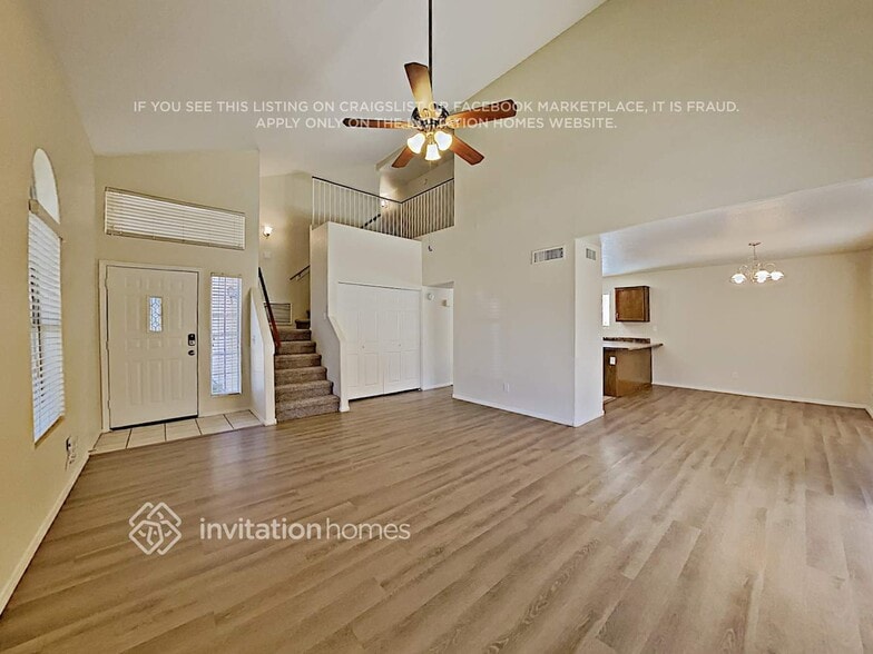 Building Photo - 8030 W Paradise Dr