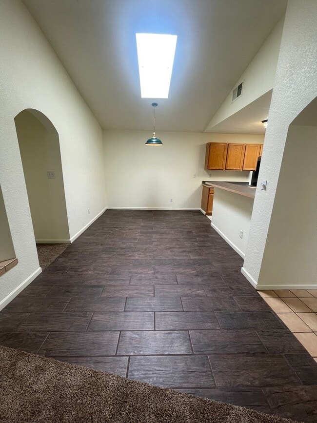 Building Photo - Charming 3-bedroom, 2-bathroom Home locate...