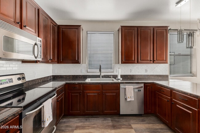 Building Photo - 610 E Roosevelt St