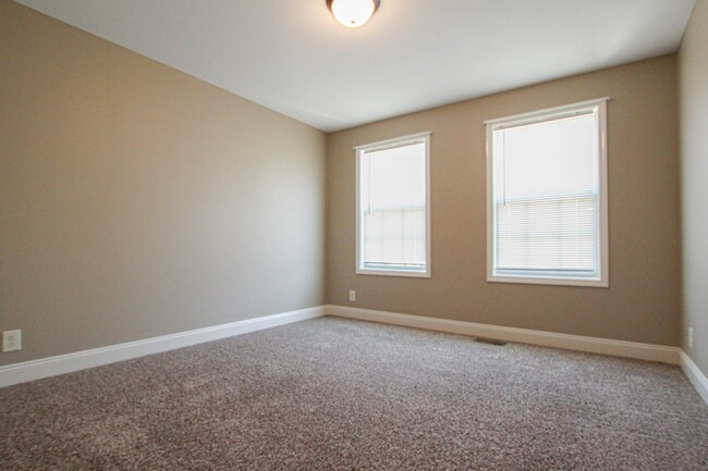 Building Photo - Pet Friendly Four Bedroom!