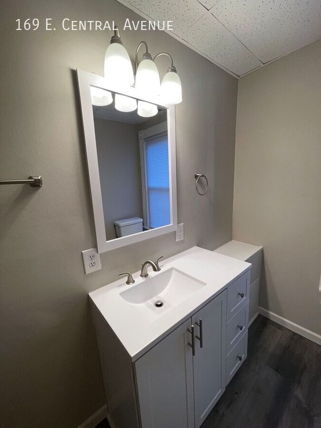 Building Photo - 169 E Central Ave