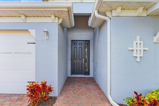 Building Photo - 425 Coral Reef Pl