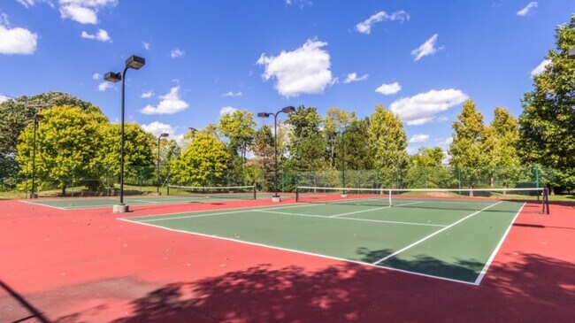 Building Photo - 5489 Crescent Ridge Dr