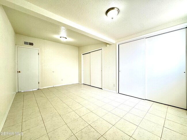 Building Photo - 9928 Acer Ave