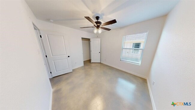 Building Photo - 907 Smoke Tree Ln