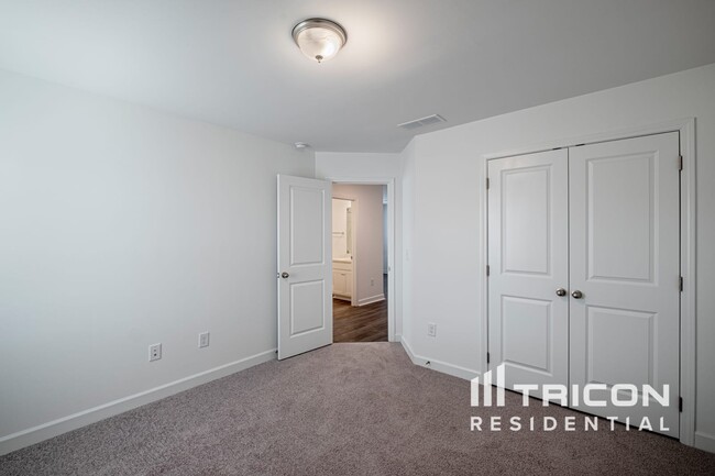 Building Photo - 181 E Rdg Wy