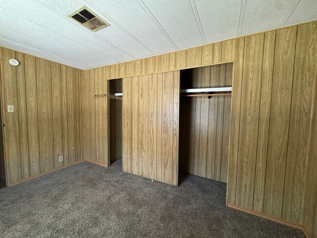Building Photo - 2BRE 2BA close to Hwy 95, Shopping, Parks, Colorado River