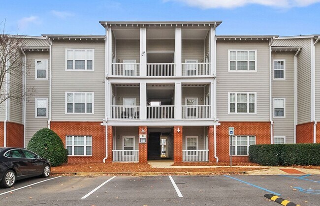 Building Photo - Capstone Quarters 1 Bed 1 Bath Condo! Available Fall 2026!