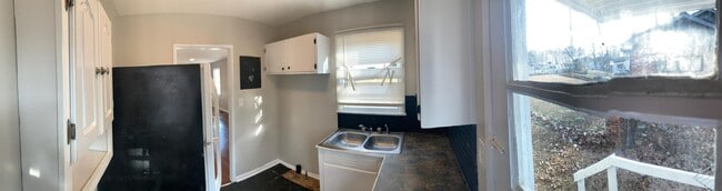 Building Photo - 45 Lakeside Dr