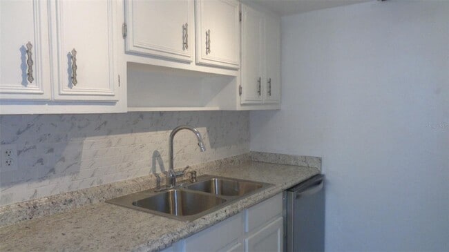 Building Photo - 2 Bedroom 2 Bath