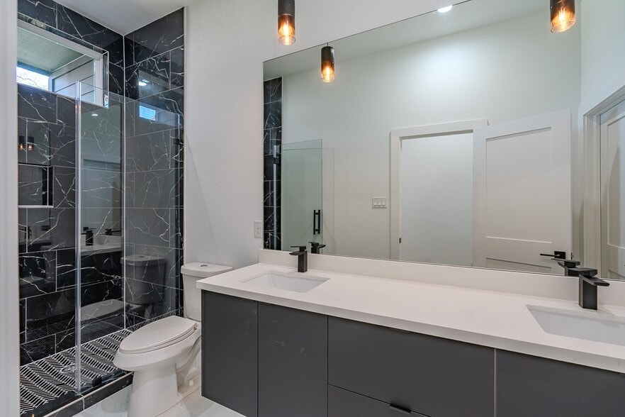 Building Photo - 5029 Van Fleet St