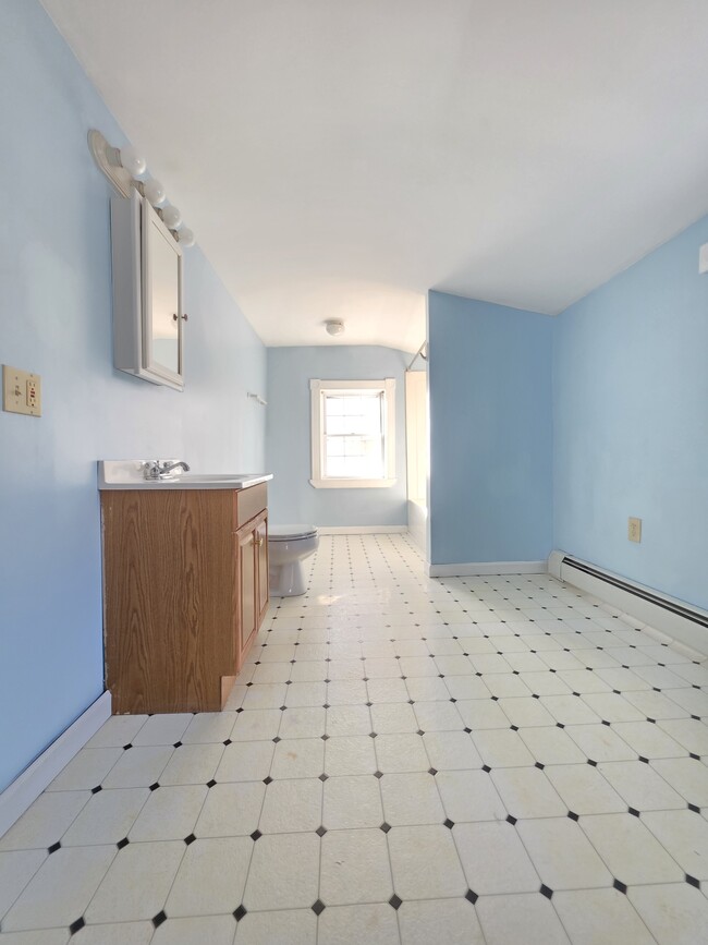 Building Photo - 208 Grove St