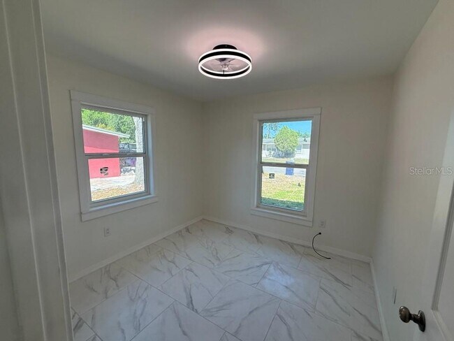 Building Photo - 1809 5th Ave W