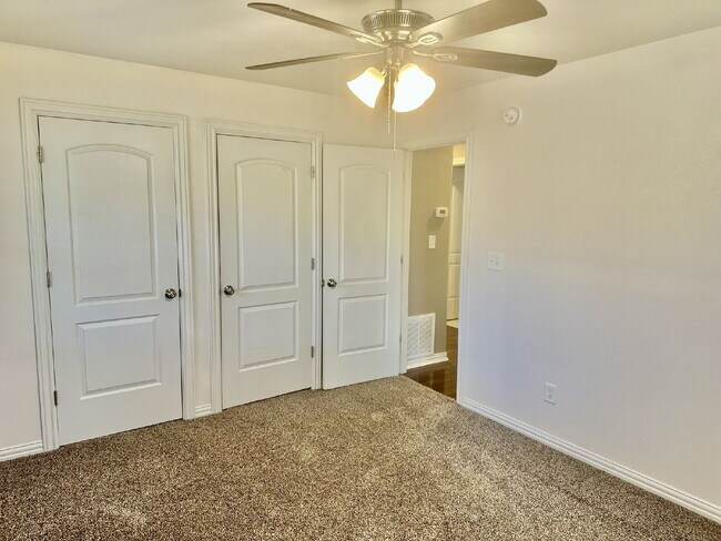 Building Photo - 35 Gore Ln