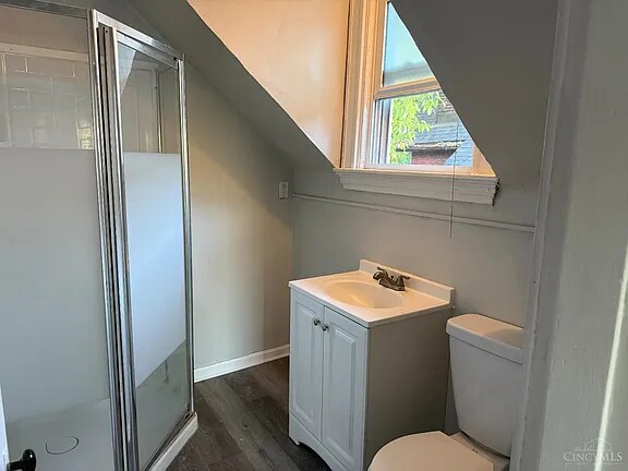 3rd floor bathroom - 2025 Burnet Ave