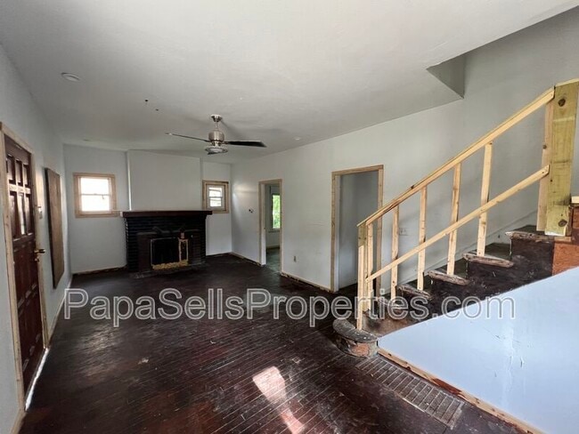 Building Photo - 327 E Stuart Ave