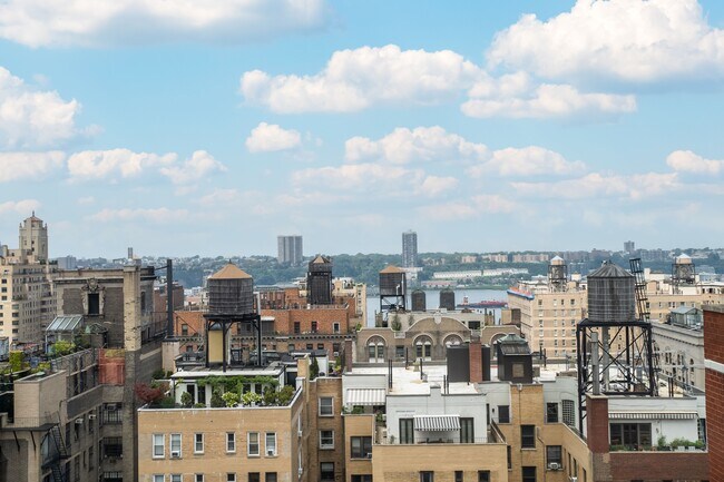 Building Photo - 250 W 89th St