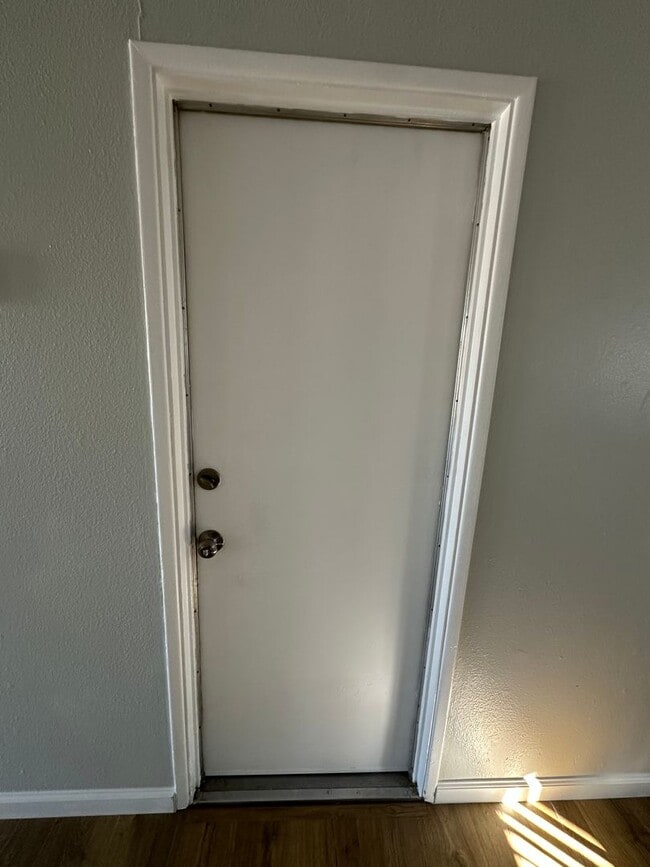 Building Photo - 564-568 7th St