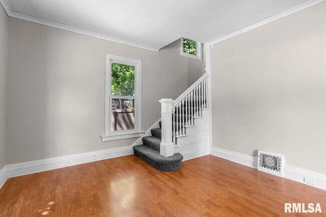 Building Photo - 1624 N 5th St