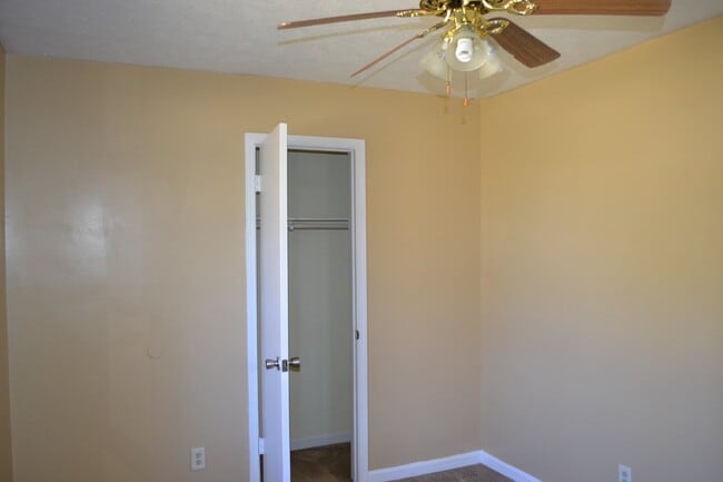 Building Photo - House for Rent