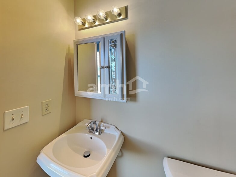 Building Photo - 158 Steiger Ct