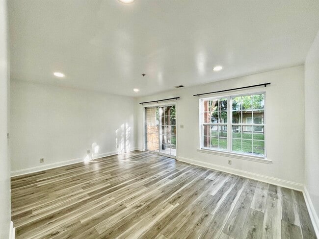Building Photo - 49 Mallard Pl