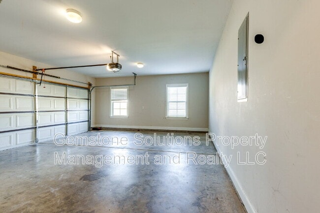 Building Photo - 1634 Earl Ct