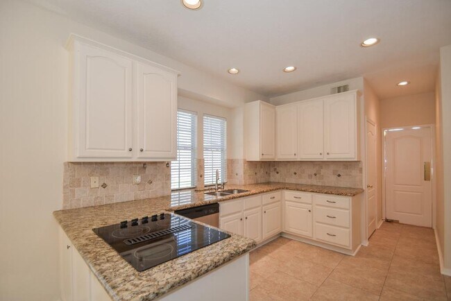Building Photo - 910 Chinni Ct