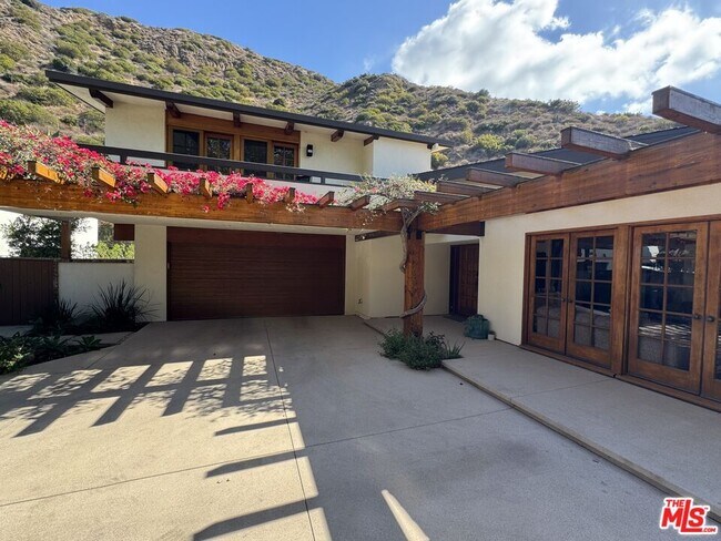 Building Photo - 5942 Paseo Cyn Dr