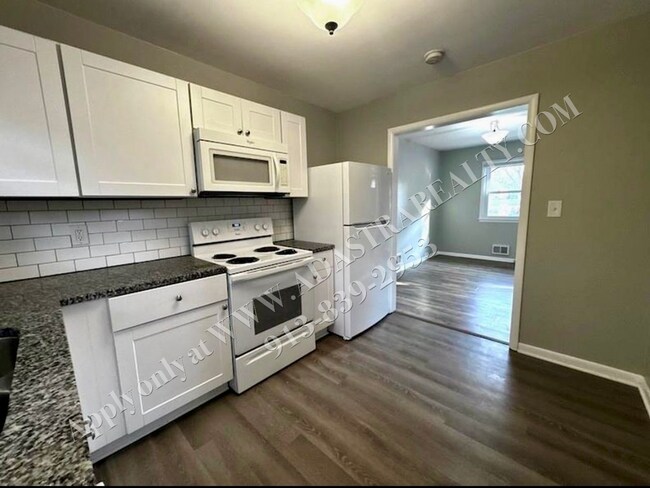 Building Photo - MOVE IN SPECIAL!! Updated 3 Bed 1 Bath Home In Independence-Available NOW!! MOVE IN SPECIAL $300 ...