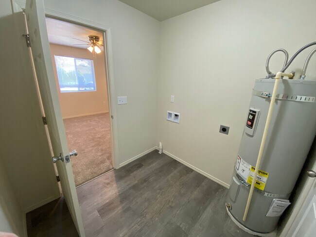 Building Photo - 5880gr
