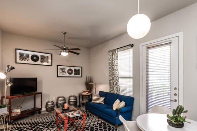 Building Photo - 1 bedroom in San Antonio TX 78215