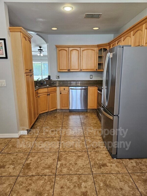 Building Photo - 12290 Eagle Pointe Cir