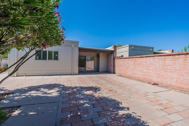 Building Photo - Move-In Ready 2-Bed Tucson Home with Natur...
