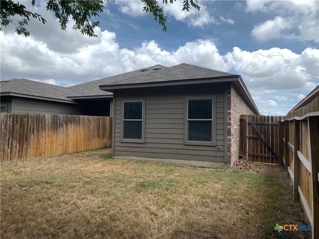 Building Photo - 1205 Old FM 306