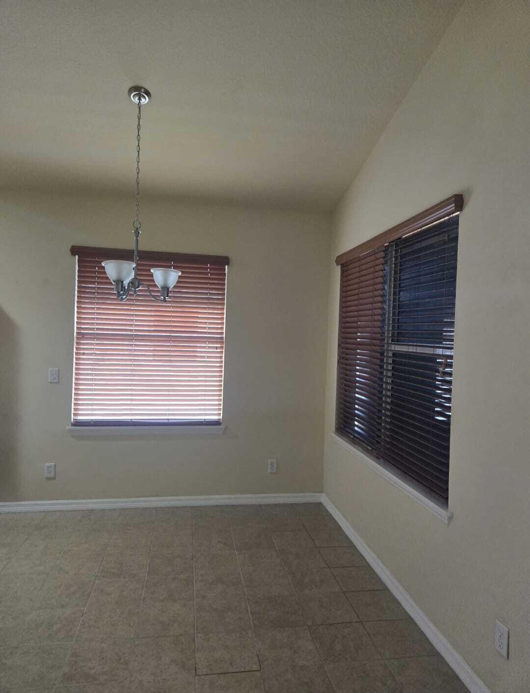 Building Photo - 1030 Venetian Dr