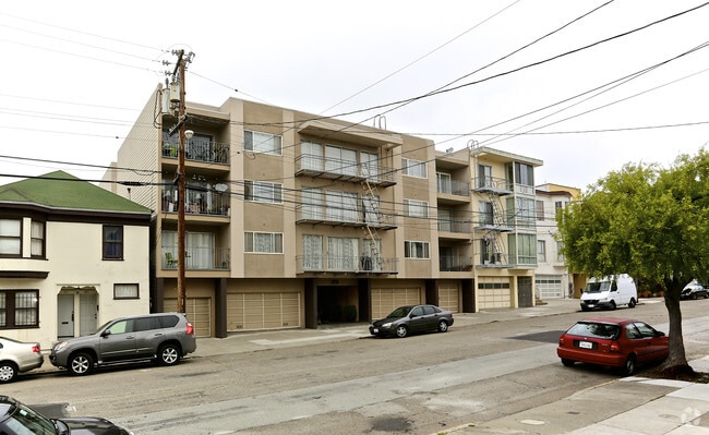 Primary Photo - 175 21st Avenue