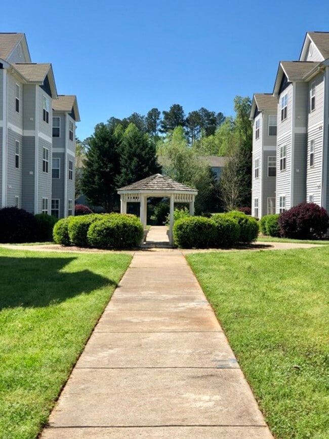 Building Photo - 102-L University Village