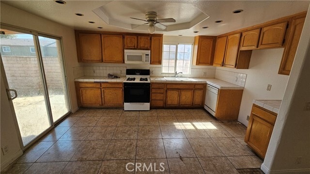 Building Photo - 911 W Hill Dr