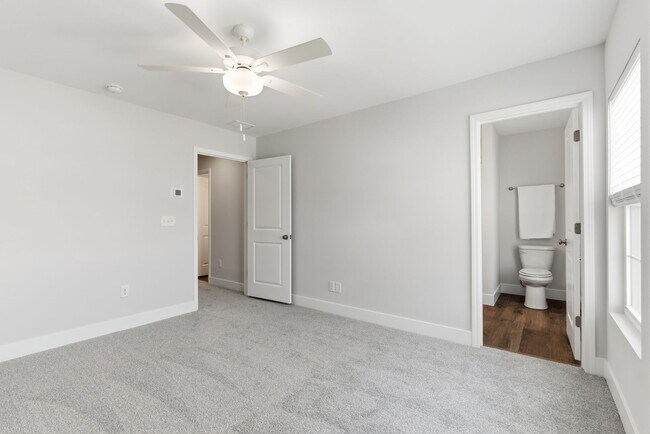 Building Photo - Beautiful 3 Bedroom 2.5 Bath Townhome in East Main Meadows